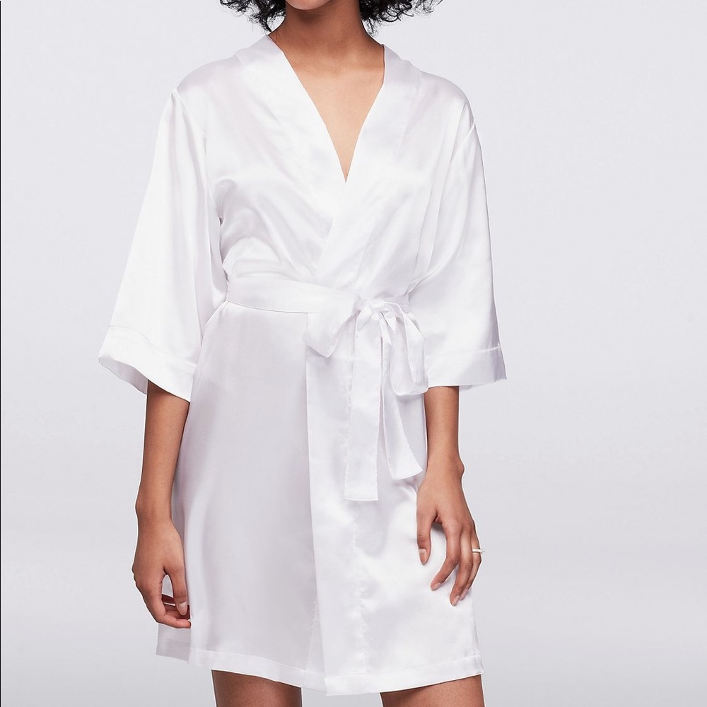Bridal Robe 👰‍♀️ - Picture 2 of 3